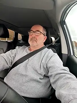 gillou1234's Stripchat show and profile