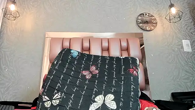 KOURTNEY--'s cam snapshot