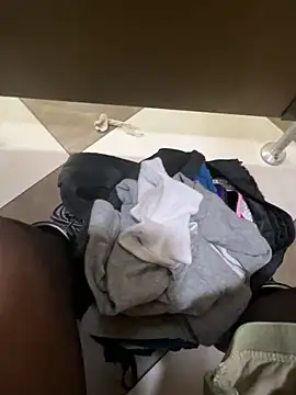 CrazzyChicks live sex cam