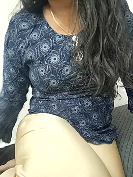 Tamilmallu-duskygirl03's cam snapshot