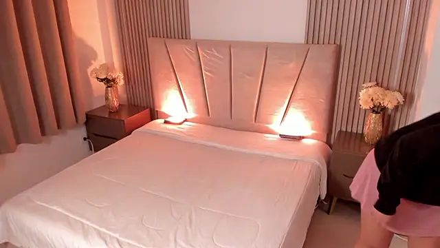 Rachell_Jamess's cam snapshot