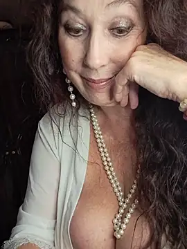 GypsyEsmeralda's cam snapshot