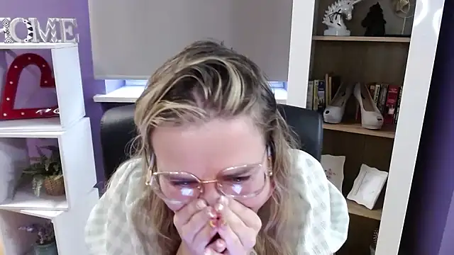 Zoey_Erotic's cam snapshot