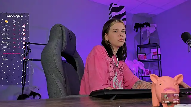 AliceSunday's cam snapshot