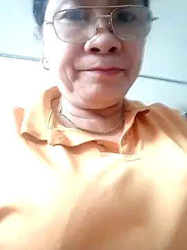 small-house123's cam snapshot