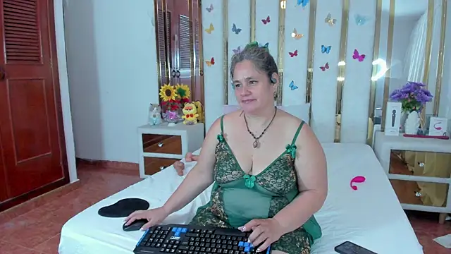 AnyelaGitanaMature's cam snapshot