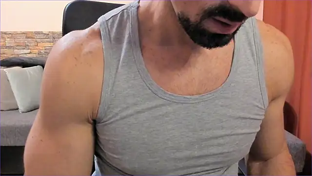 HotHunkTrainer's cam snapshot