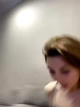 QuitieLia live sex cam