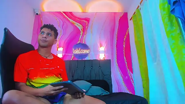 Raphael_Latin's cam snapshot