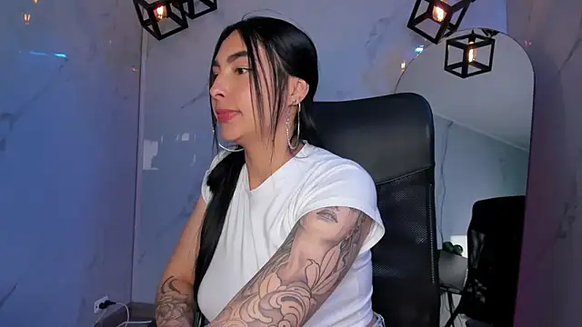 ChloeeTompson_'s cam snapshot