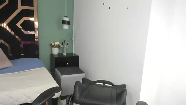 Zamira_Taylor's cam snapshot