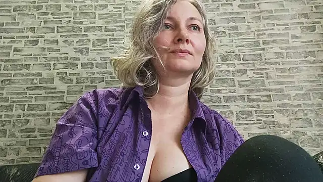 EdithManning's cam snapshot