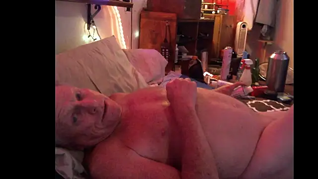 Pussyeat2please's cam snapshot