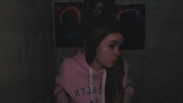 AliceFlirtt_'s cam snapshot