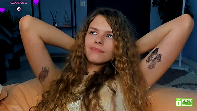 RayaNenlia's cam snapshot