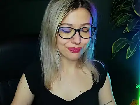 loveHeidi's cam snapshot