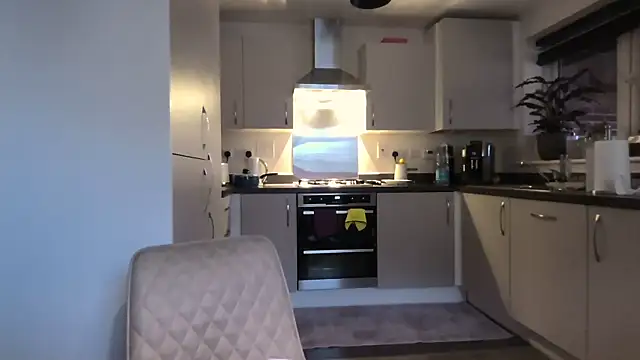 QuenMonicaUK's cam snapshot