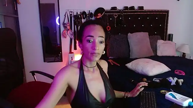 AmelieMartinez's cam snapshot