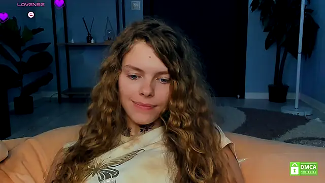 RayaNenlia's cam snapshot