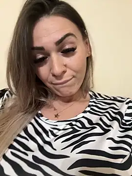 iSelena's cam snapshot