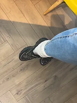 FeetVibe's cam snapshot