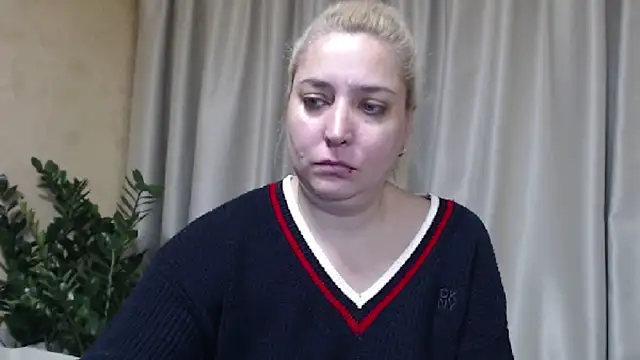 sweetpussy13's cam snapshot