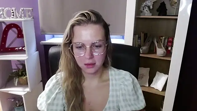 Zoey_Erotic's cam snapshot