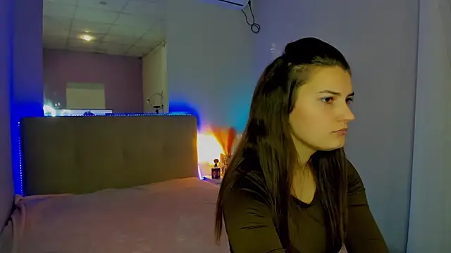 Laura_Leee's cam snapshot