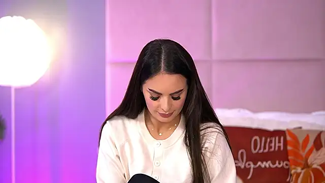 AlmaLuv's cam snapshot