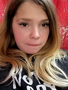 Zuli_Kiska's cam snapshot