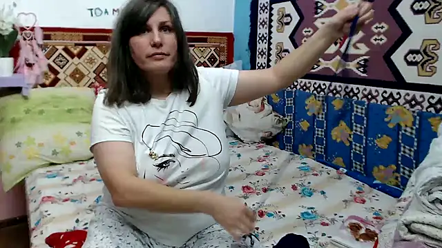 AdelineBlueEyes's cam snapshot