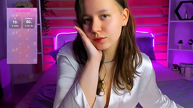 Laura_Ellinss's cam snapshot