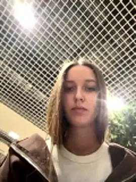 ElliRose live sex cam