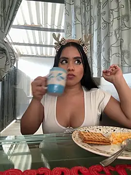 laure_torres's cam snapshot