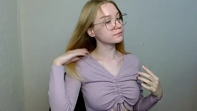 cindi_hot's Stripchat show and profile