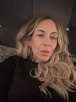 blondebitch2's cam snapshot