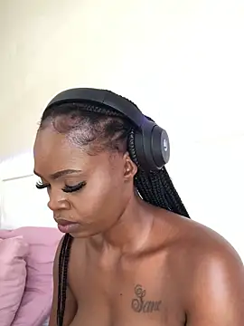 LuciousLips96 live sex cam