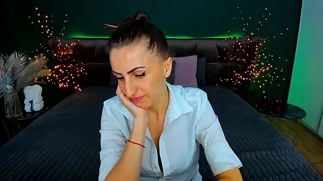 Rebecca_Diamond's cam snapshot