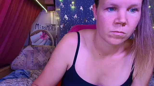 CallMeMaria's cam snapshot