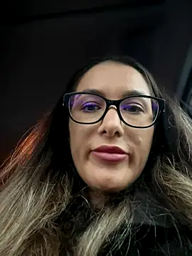 HotXMom live sex cam