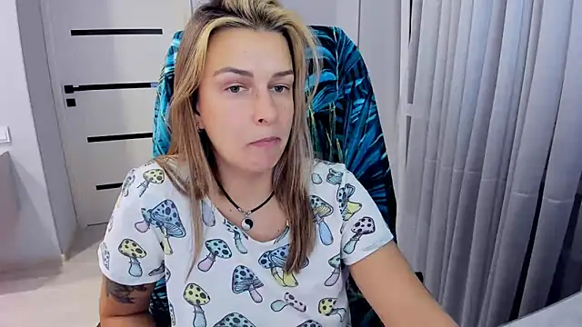 AlexiaDarren's cam snapshot