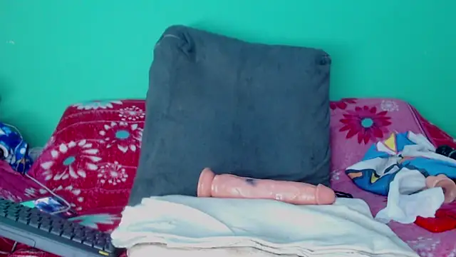 avaleri_cherry's cam snapshot