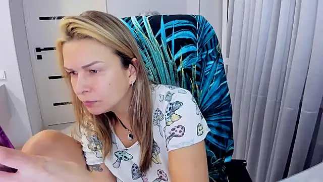 AlexiaDarren live sex cam