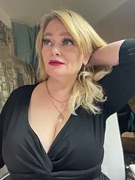 Sweet-blonde live sex cam