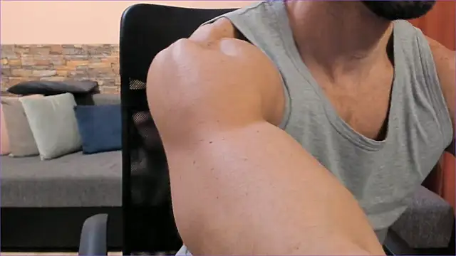 HotHunkTrainer's cam snapshot