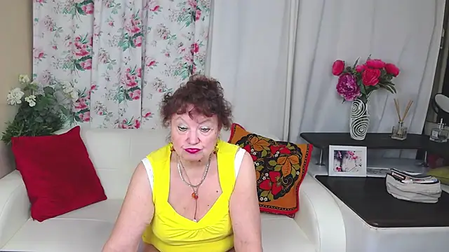 YourHotGranny's cam snapshot