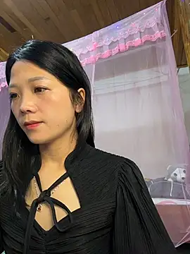 Thaocutee live sex cam