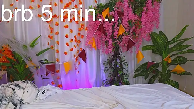 LauraHale's cam snapshot