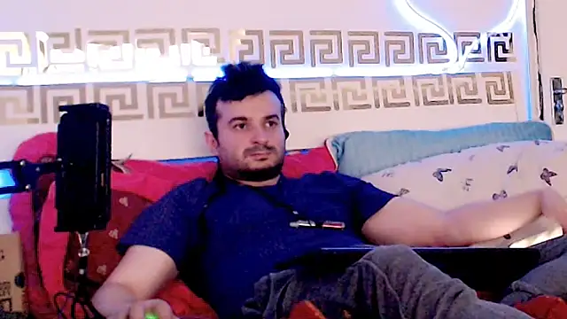 erotictoyboy69's cam snapshot