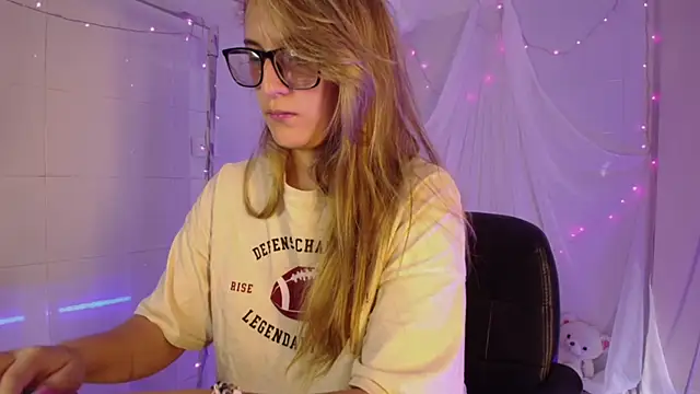 Giia_paiige18's cam snapshot